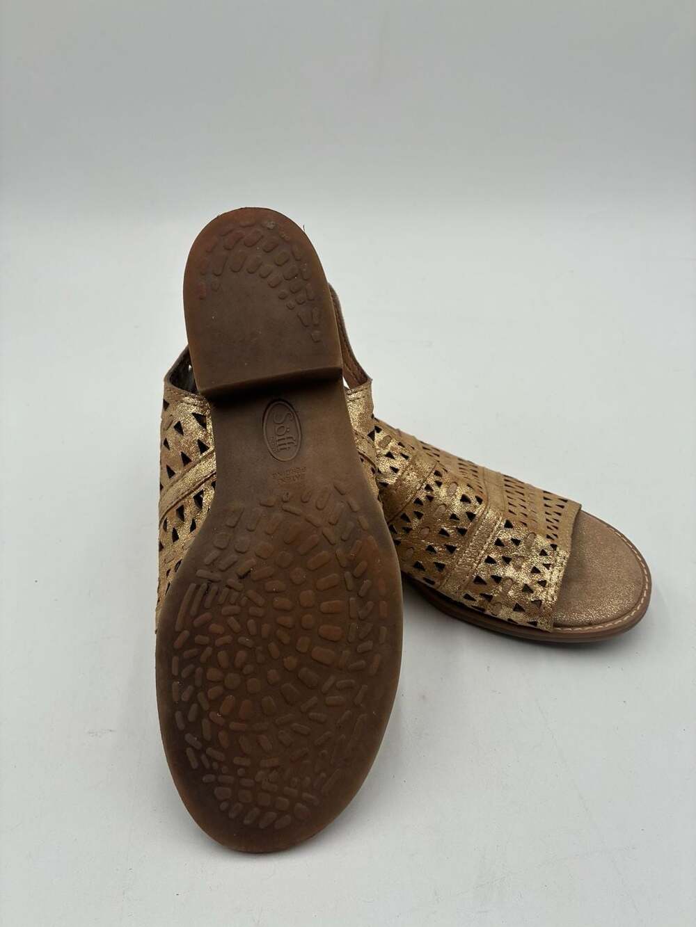 Söfft Gold Metallic Laser Cut Leather Sandals Size 7.5M - Picture 6 of 6